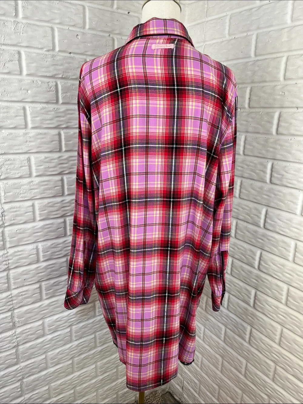 VICTORIA’S SECRET BUNDLE PLAID LONG SLEEP SHIRT SZ XL AND FUZZY SLIPPERS SZ MD